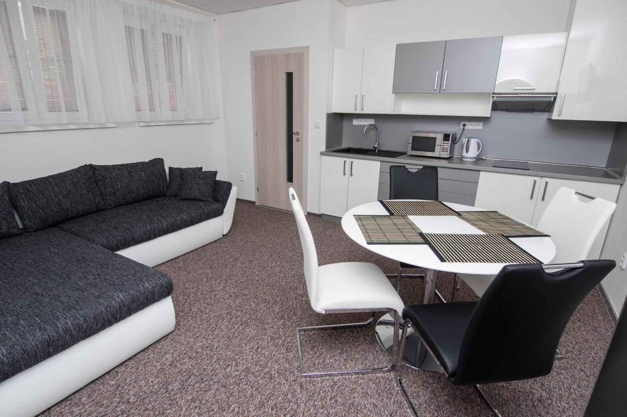 Apartmany Anna Nicole Karlovy Vary Esterno foto