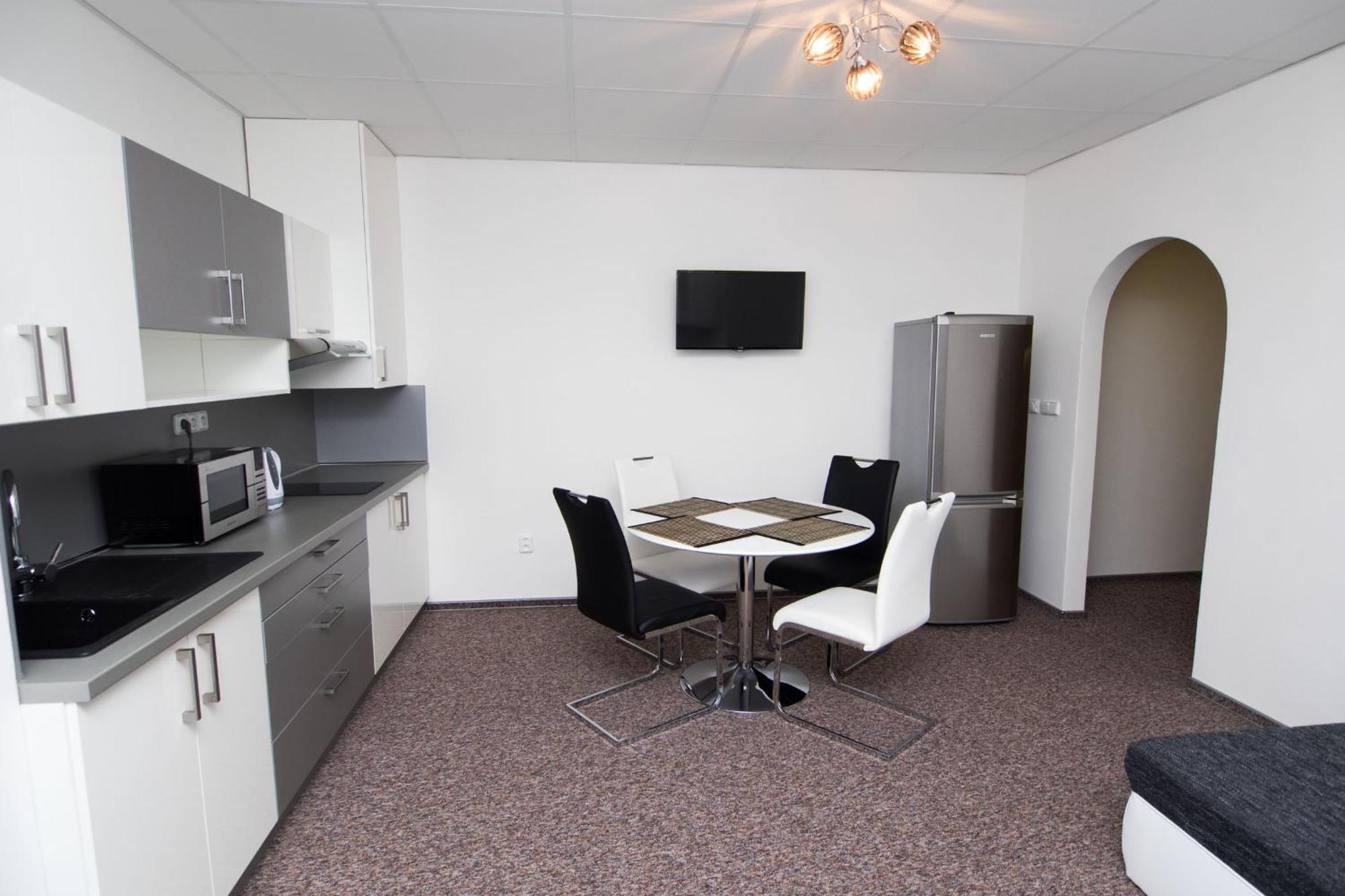 Apartmany Anna Nicole Karlovy Vary Esterno foto